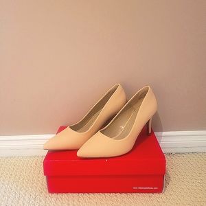 NEW in box Dream Pairs Women's Kucci Pointed Toe Pumps, 8.5, Nude